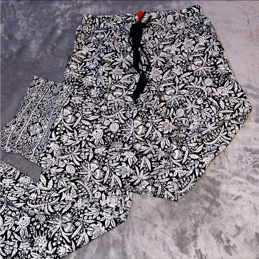 Joe Fresh Black and White Floral Flare/ wide leg/ Lounge Pants/ Pajamas